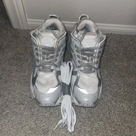 Bal. Silver & white Runners sneakers 🩶 - Picture 2 of 5